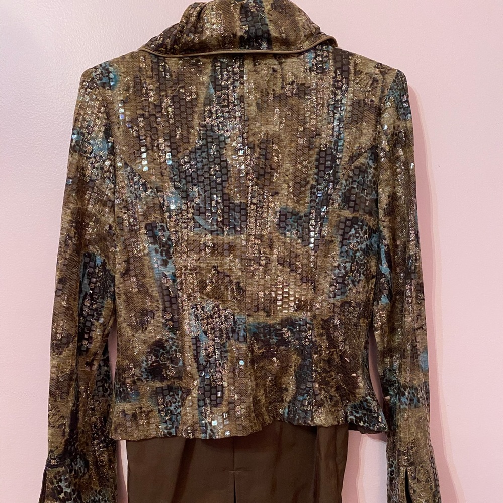 Suit - Picture 4 of 4